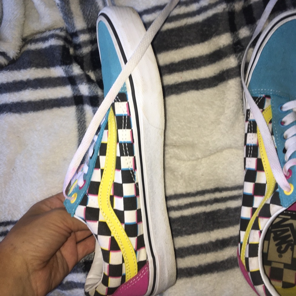 Vans - Picture 2 of 5
